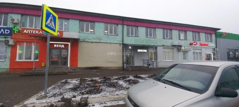 Нежилое помещение 76,6 кв. м  и 8/100 доли в праве общей долевой собственности на земельный участок площадью 1 896 кв. м в Волгоградской области