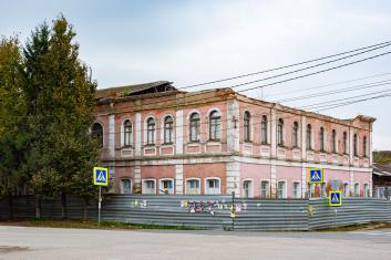 Здание 862,7 кв.м, здание котельной 12,8 кв.м и земельный участок 1414 кв.м, расположенные по адресу:Орловская область, р-н Болховский, г Болхов, ул Добровольцев Урала, д 1 — фото 1