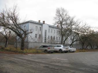 Здание, корпус №398, площадью 1537,4 кв.м, кадастровый номер: 52:21:0000006:402, назначение: нежилое, расположенное на земельном участке площадью 2939 кв.м, кадастровый номер: 52:21:0000006:1167 по адресу: Российская Федерация, Нижегородская область, городской округ город Дзержинск, город Дзержинск, шоссе Восточное, земельный участок 28 Б, с ограждением протяженностью 127 м, кадастровый номер: 52:21:0000006:2165. — фото 1