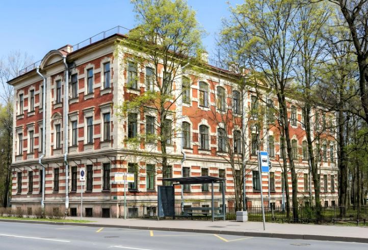 «Почта России» продает  административное здание в центре Пушкина